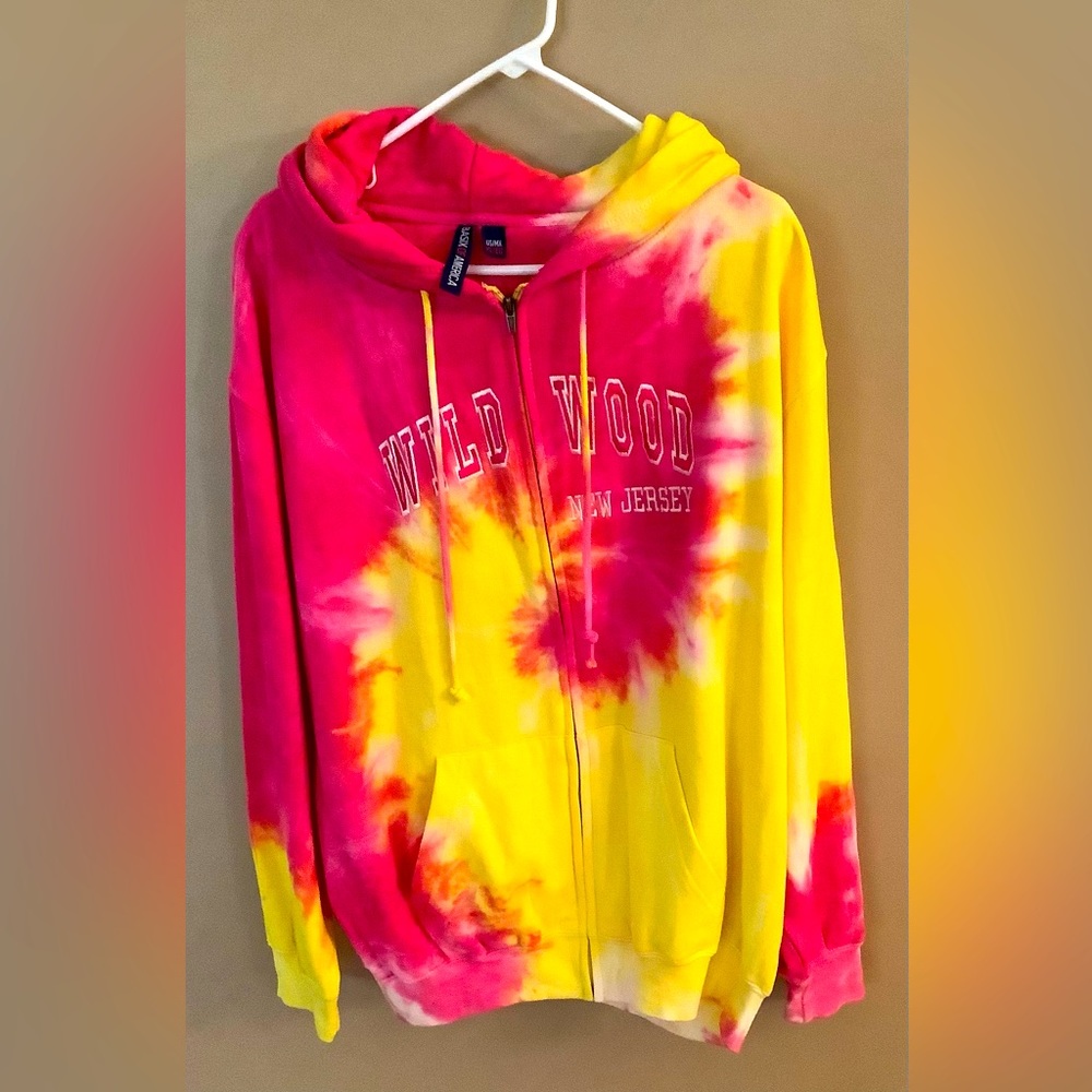 Womens “Wildwood NewJersey” zippered sweatshirt. Yellow and Pink XL